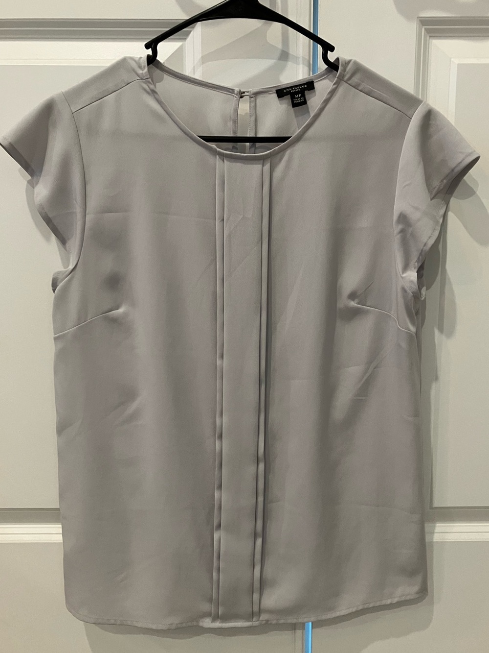 Ann Taylor Petite Light Gray Cap Sleeve Blouse Size MP Medium Petite